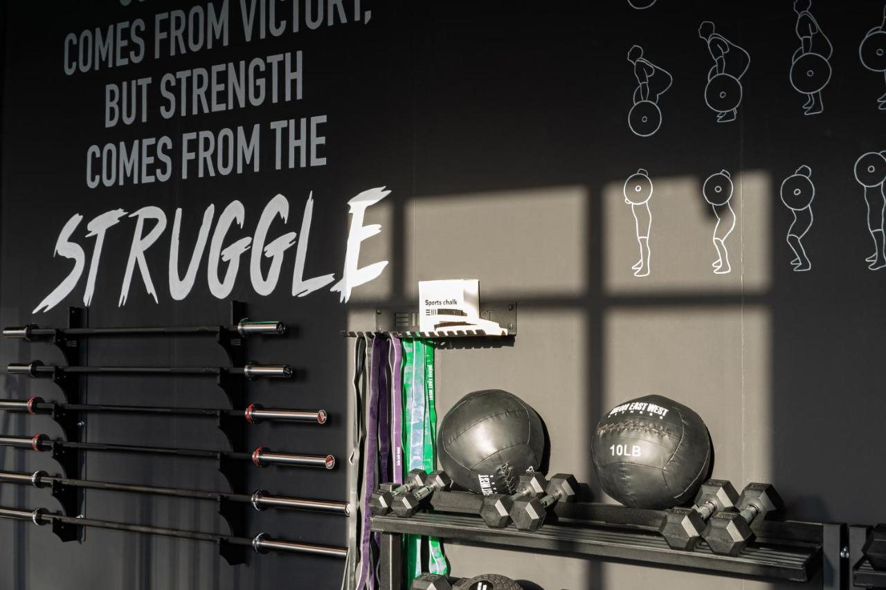 Silq Hotel & Residence Бангкок Екстер'єр фото CrossFit equipment
