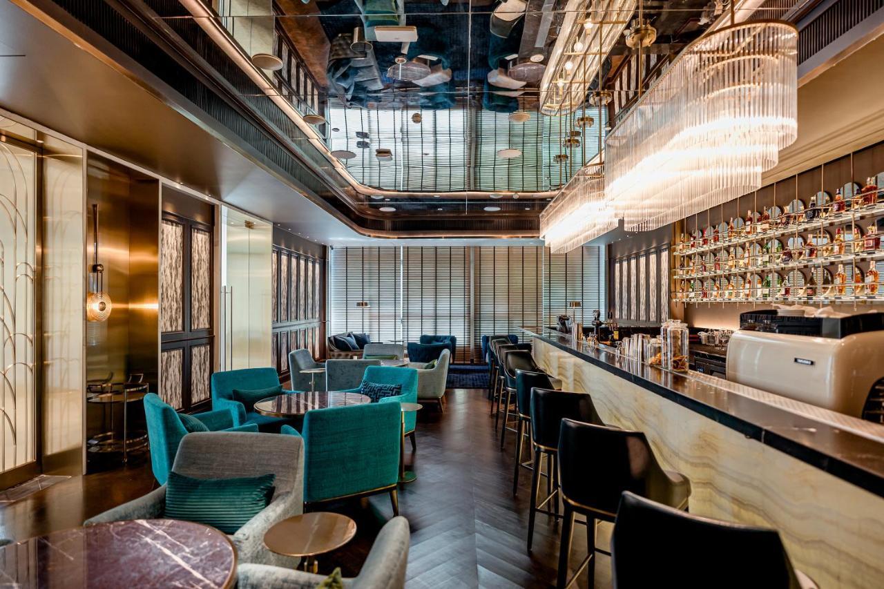 Silq Hotel & Residence Бангкок Екстер'єр фото The bar at the 100 Queen's Gate