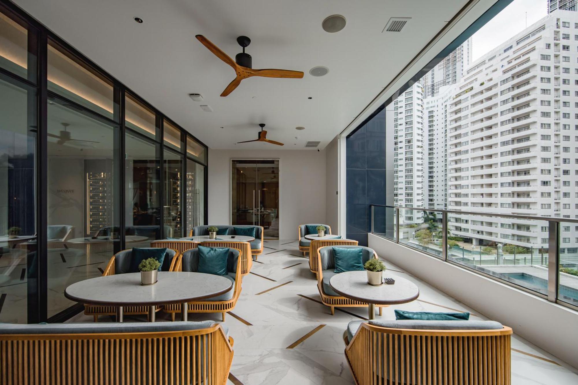 Silq Hotel & Residence Бангкок Екстер'єр фото The Club at The Landmark