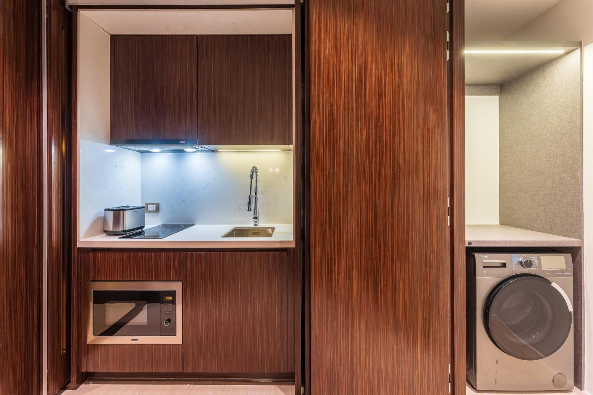 Silq Hotel & Residence Бангкок Номер фото A kitchen in a serviced apartment